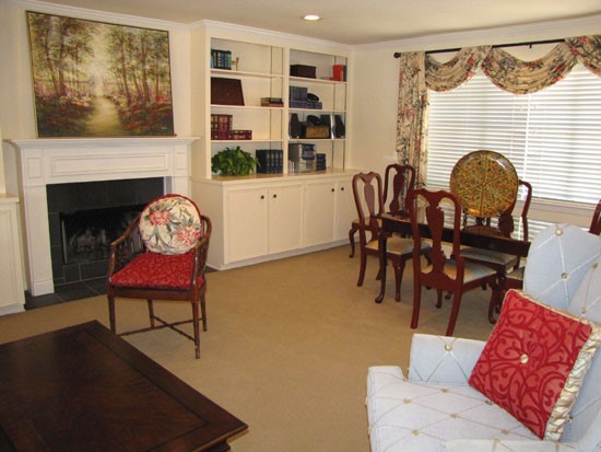 Colonial Plaza Apartments